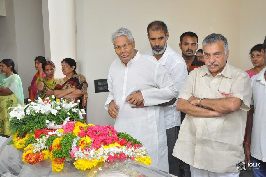Celebs-Pay-Condolences-to-C-Narayana-Reddy